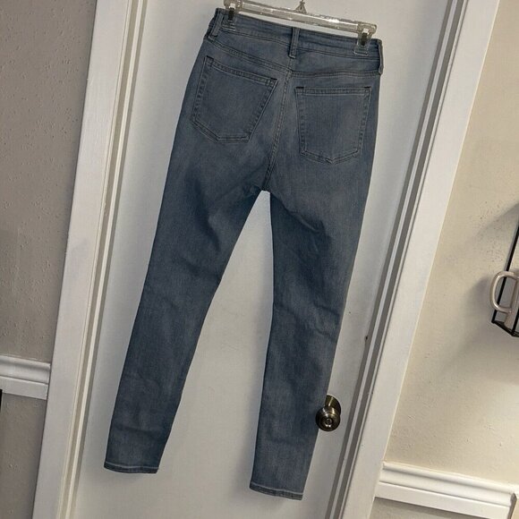 Free Assembly Light Blue Denim High Rise Distress Knee Skinny Jeans Size 4 - Picture 5 of 11